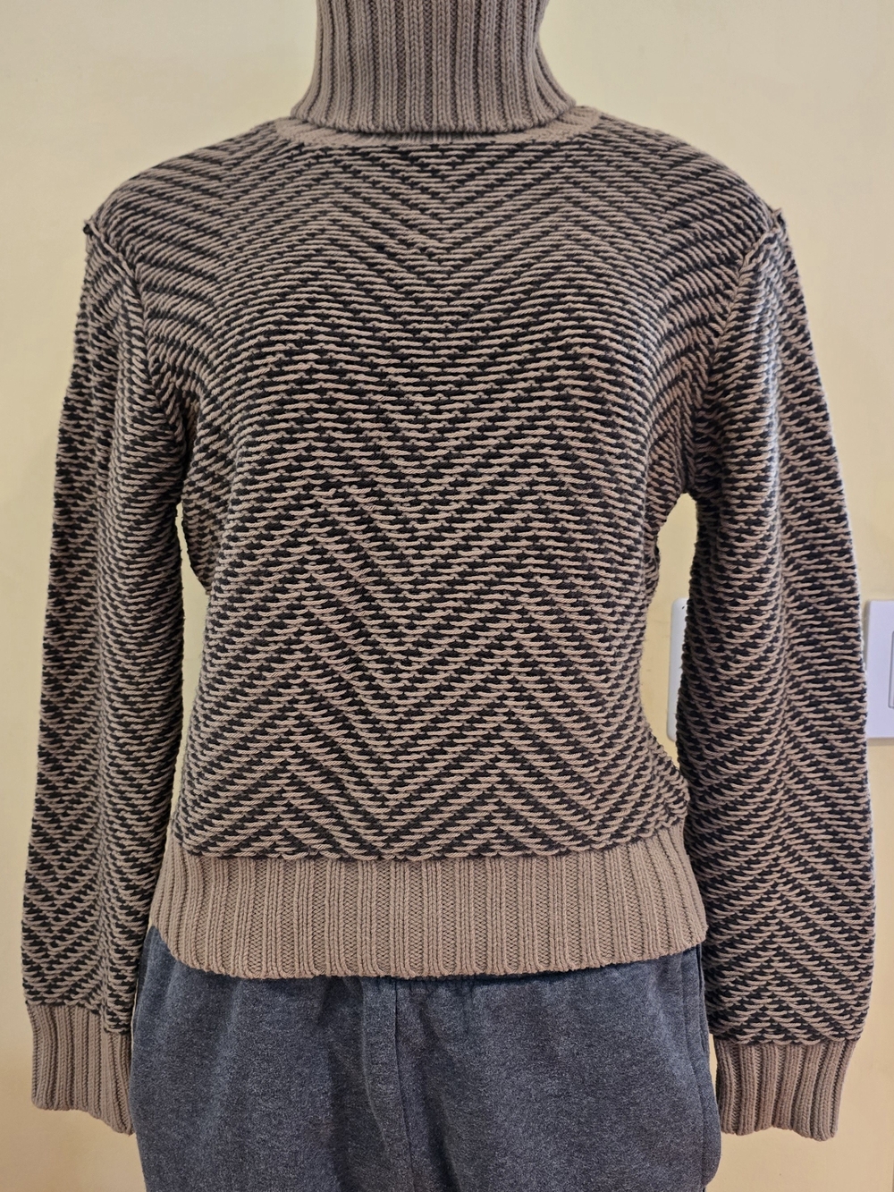 Mode International Turtleneck Knit Sweater in Brown and Black